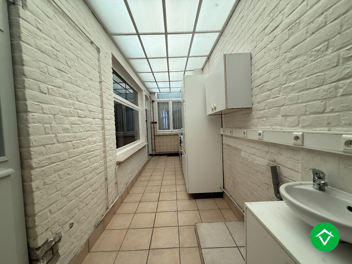 Gezellige rijwoning met 3 slaapkamers en tuin te centrum Roeselare 