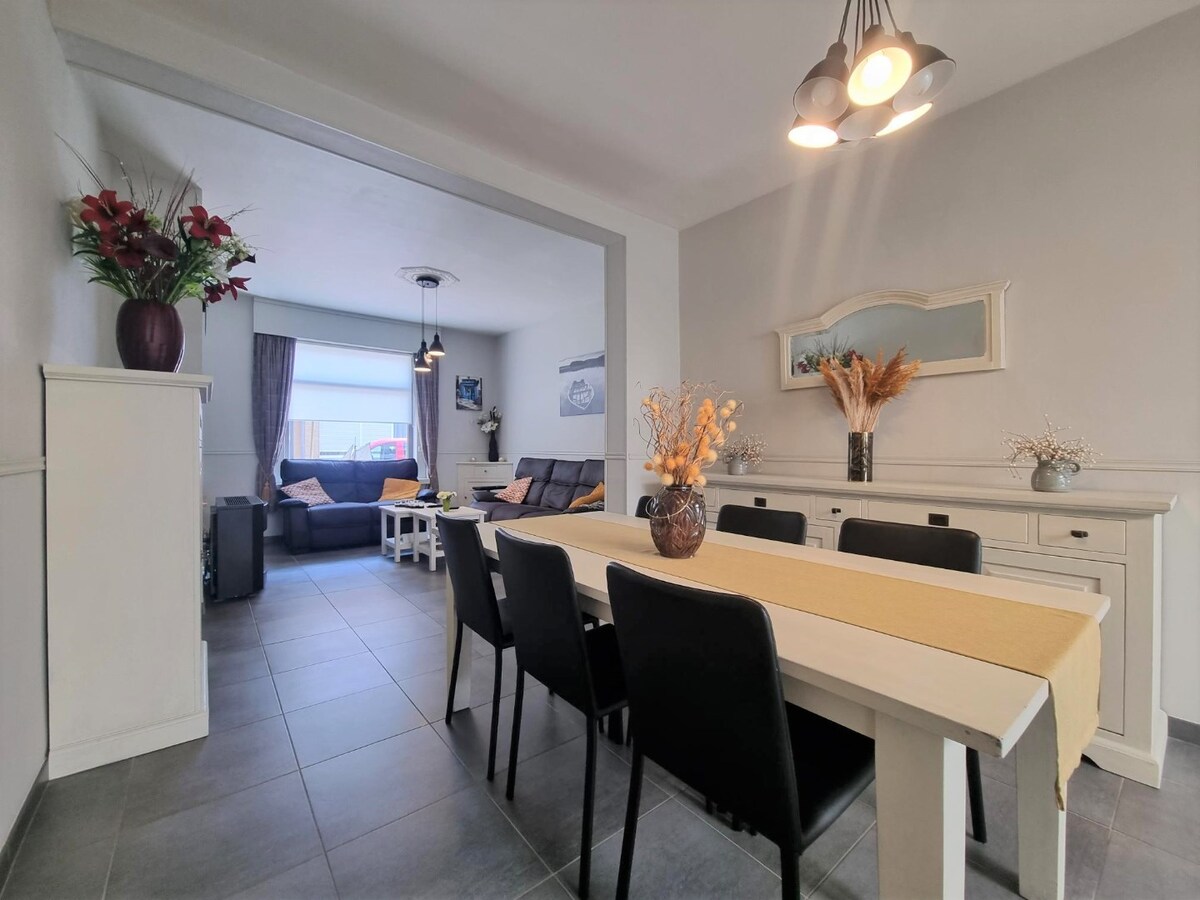 Mooie, karaktervolle &amp; centraal gelegen gezinswoning te Heist 