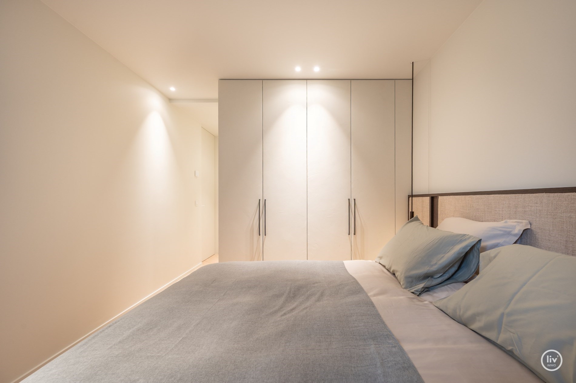 Appartement magnifiquement rénové de 150 m² avec vue dégagée sur l'église du Sacré-Cœur - Avenue Dumortier, Knokke. 