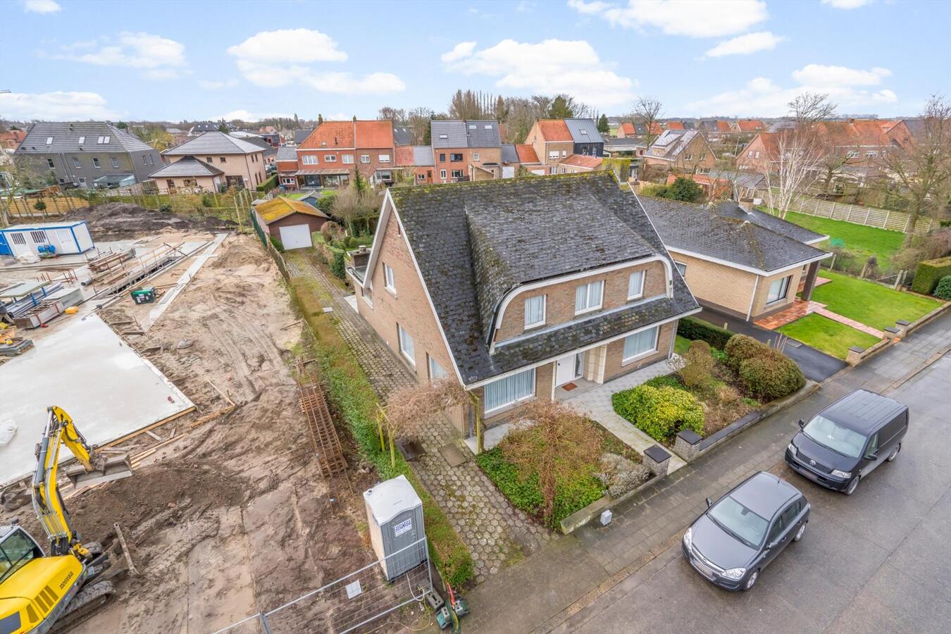 Woning met 5 slaapkamers op 832 m² in rustige straat te Oudenburg 