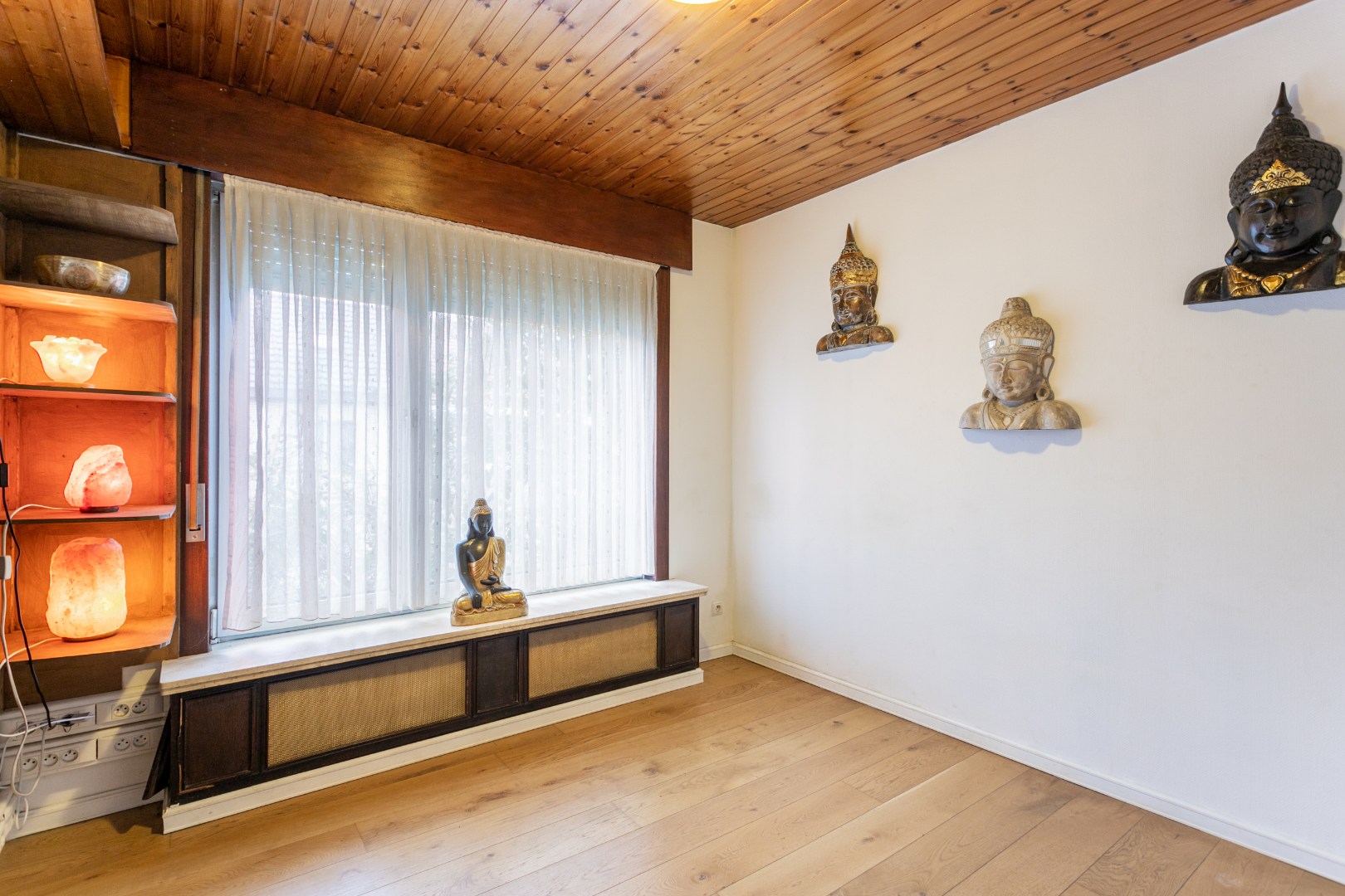 Solide woning met 3 slpks, tuin en garage te Buizingen 