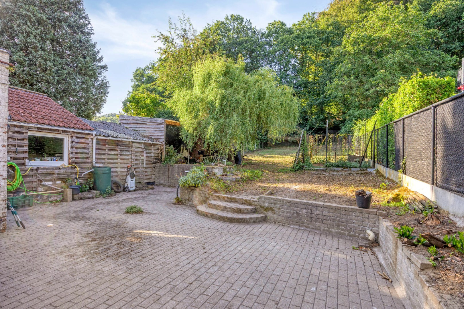 Halfopen bebouwing met 5 ruime slaapkamers, 2 badkamers, garage en tuin in Holsbeek – bewoonbare oppervlakte 214m² 
