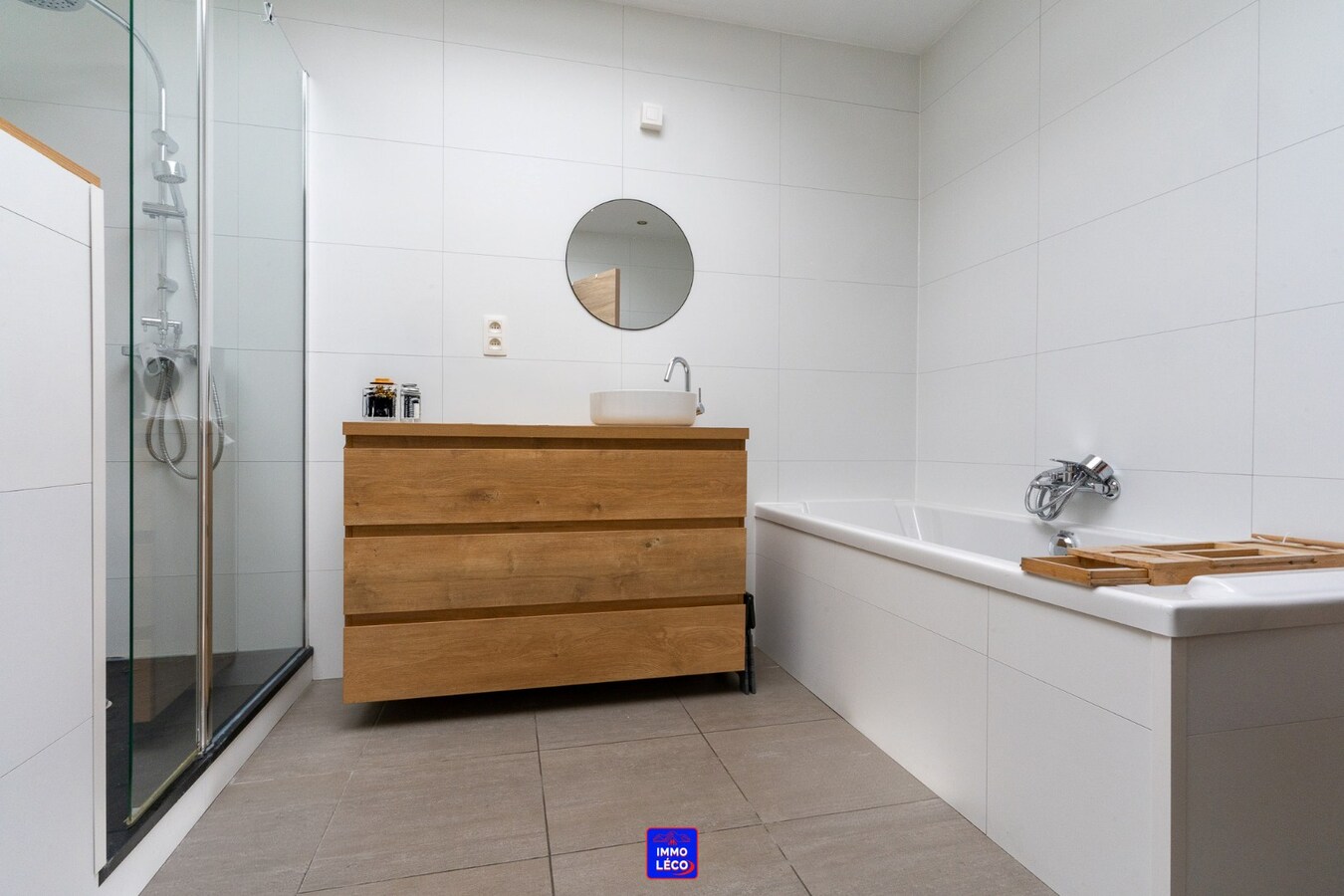 Maison rénovée idéalement située, au calme, avec jardin, un véritable COUP DE CŒUR ! 