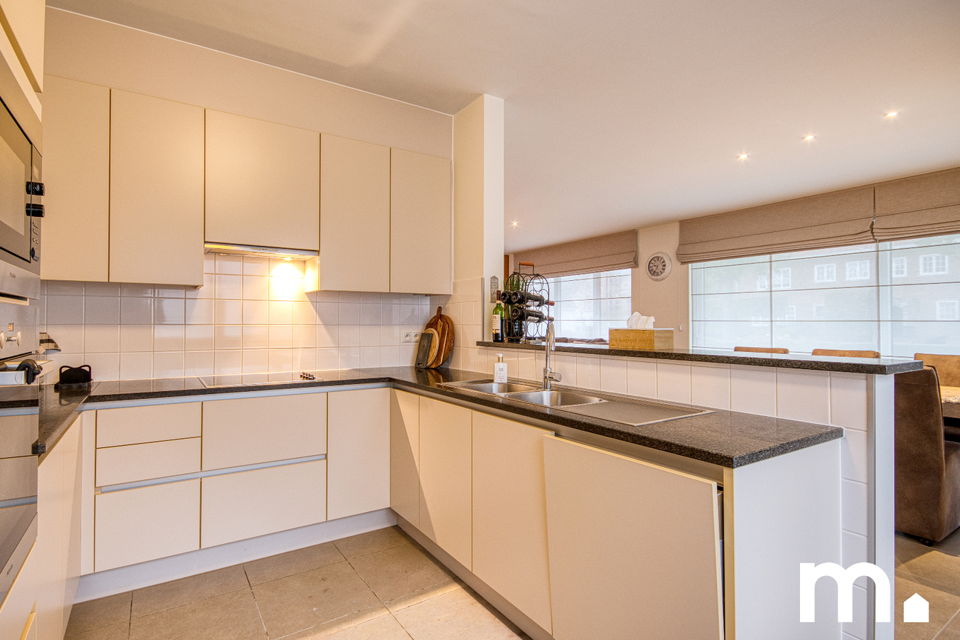 Instapklaar gelijkvloers appartement aan het Leopold III park in Kortrijk te koop ! 