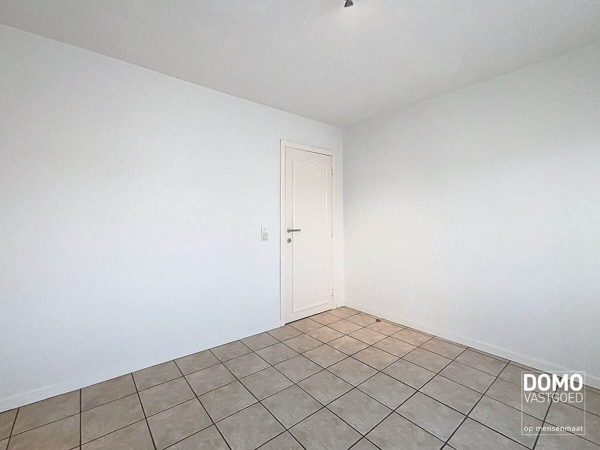 GERENOVEERDE WONING MET 3 SLAAPKAMERS, GARAGE EN TUIN TE KURINGEN 