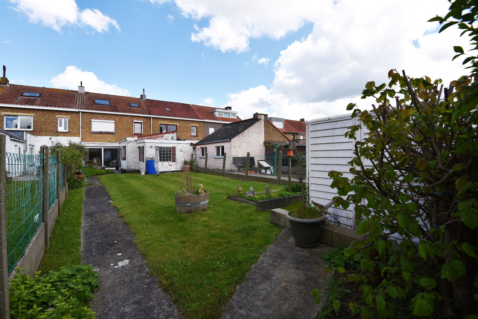 Op te frissen rijwoning met 3 slpks en tuin te Blankenberge (Uitkerke) 