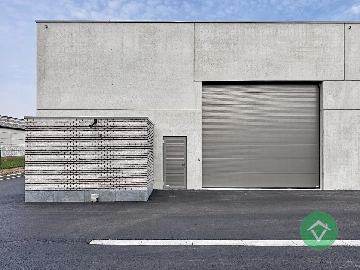 Nieuwbouw loods KMO-UNIT te koop – 237 m² met 1 parkeerplaats inbegrepen op de industriezone te Aartrijke 