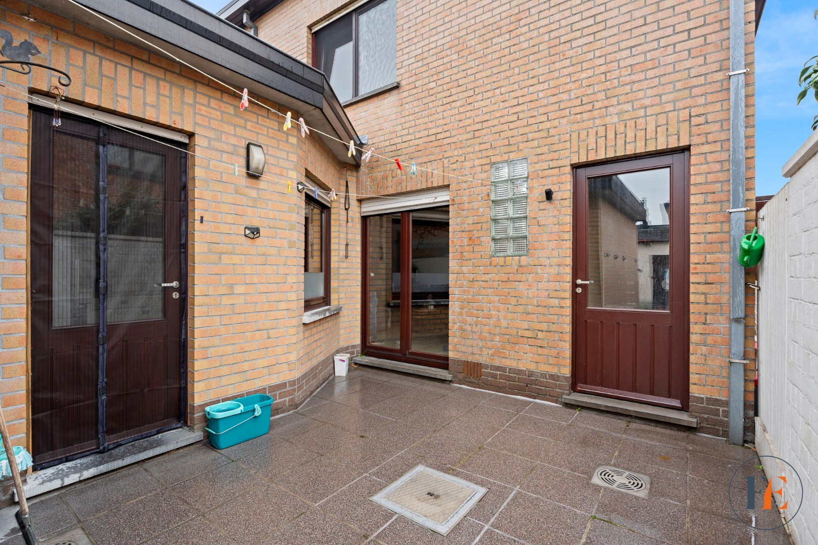 Huis met inpandige garage, tuin en  atelier te Wondelgem 