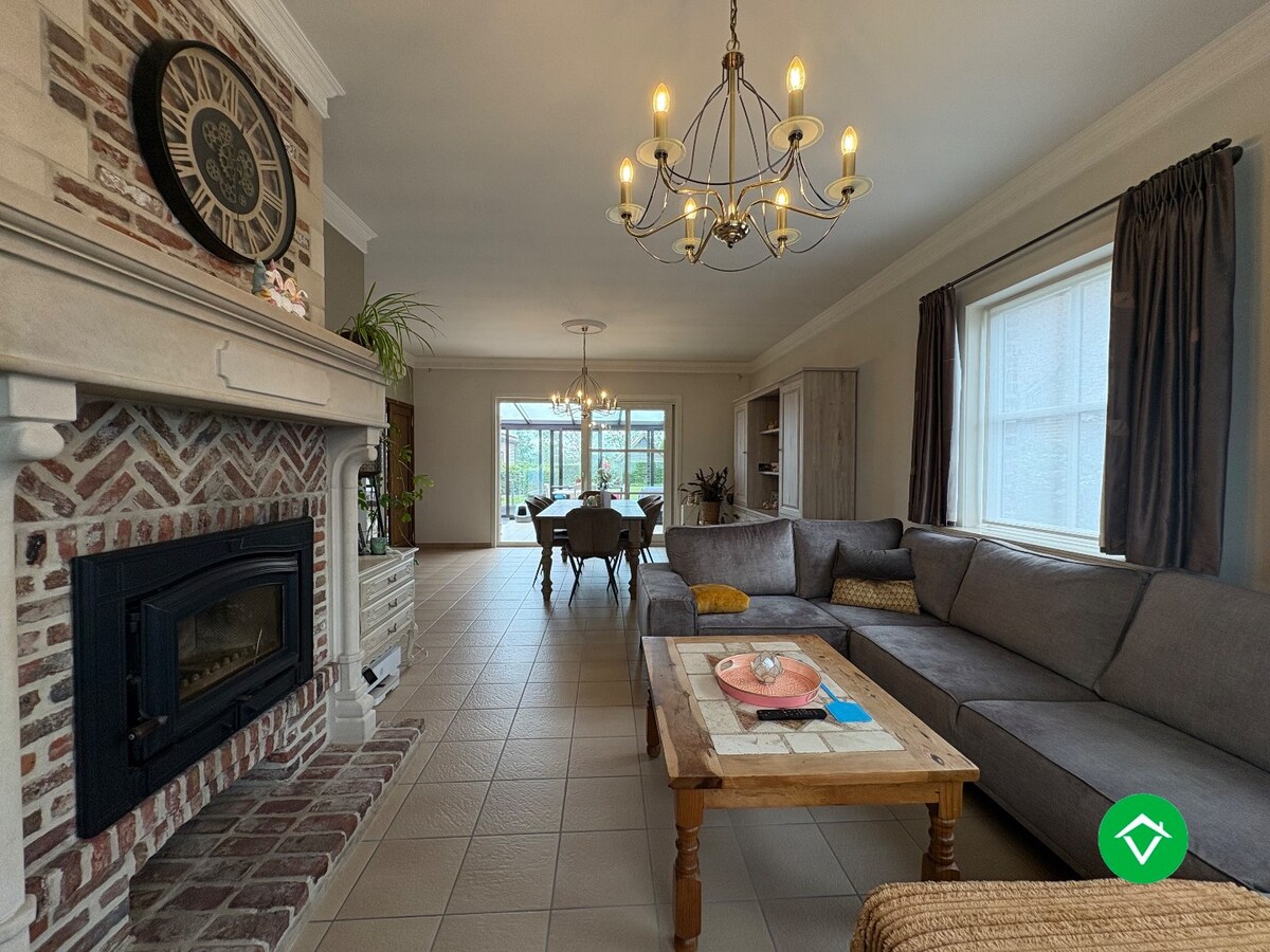 Alleenstaande woning met 4 slaapkamers en garage te Kortemark 