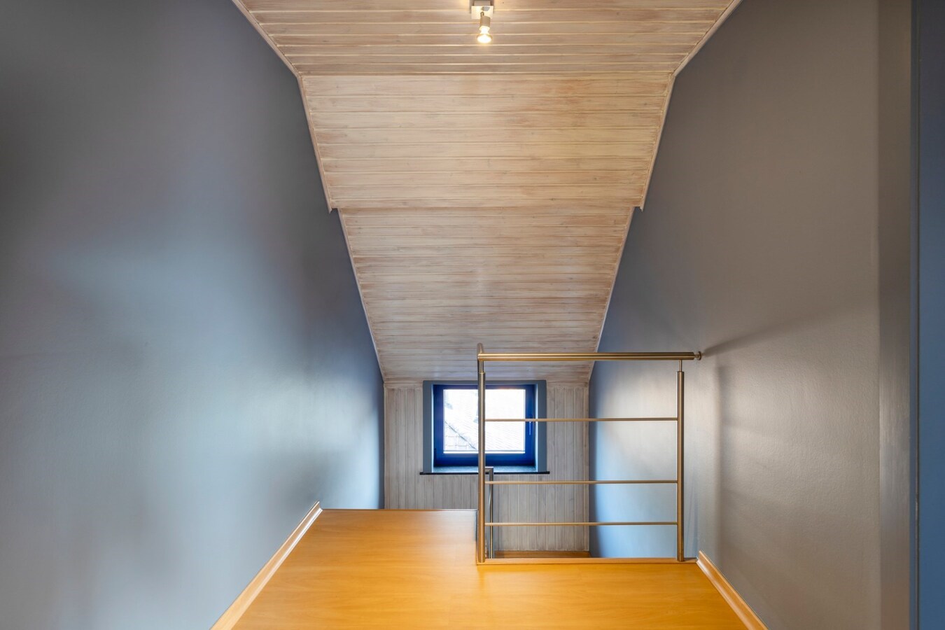 Instapklare burgerwoning met prachtige tuin - 4 slpks 