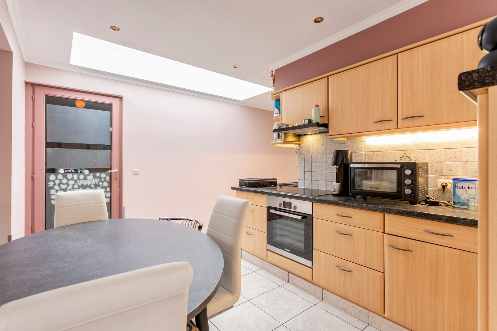 Ruime, te renoveren woning met 3 slpk en garage 