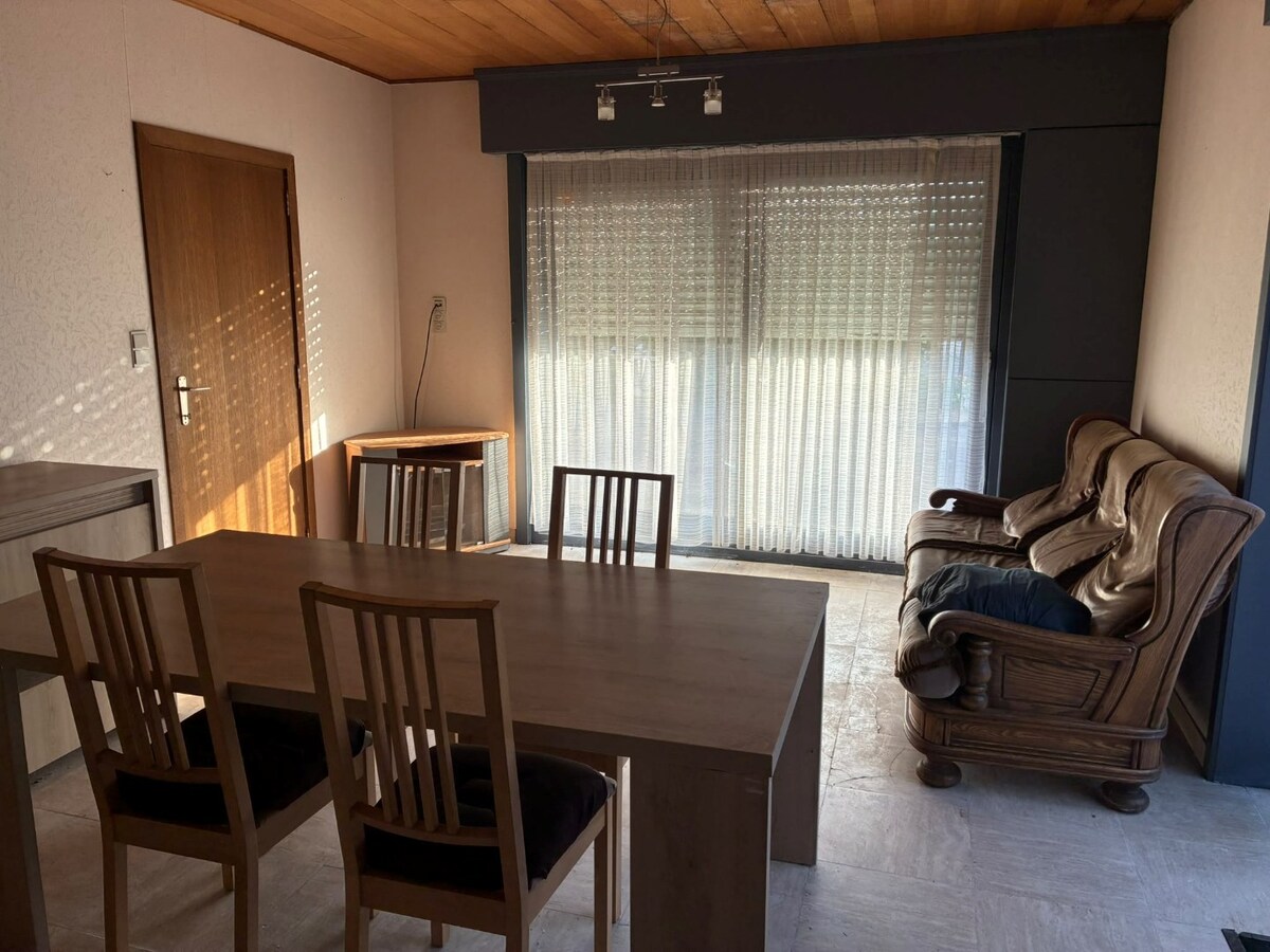 Woning met 2 slaapkamers en ruime veranda in de vijfwegen! 