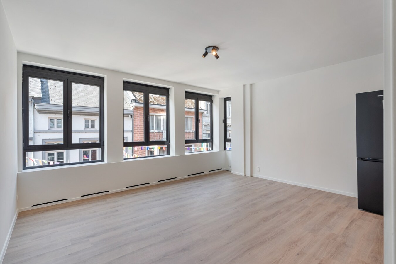 Stijlvol gerenoveerd appartement met moderne uitstraling in het centrum van Maaseik! 