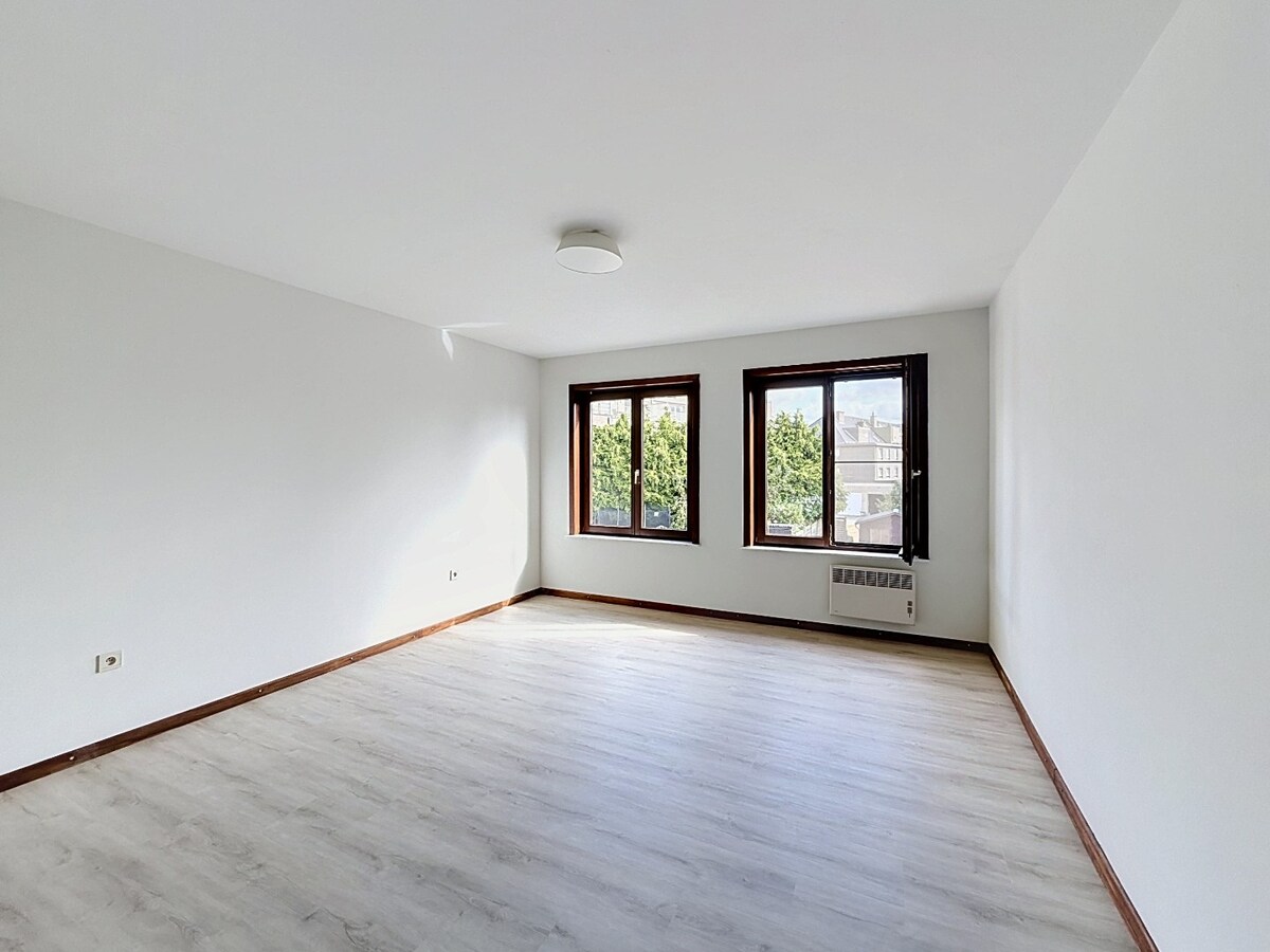 GERENOVEERDE RIJWONING MET 4 SLAAPKAMERS IN CENTRUM ZOMERGEM 
