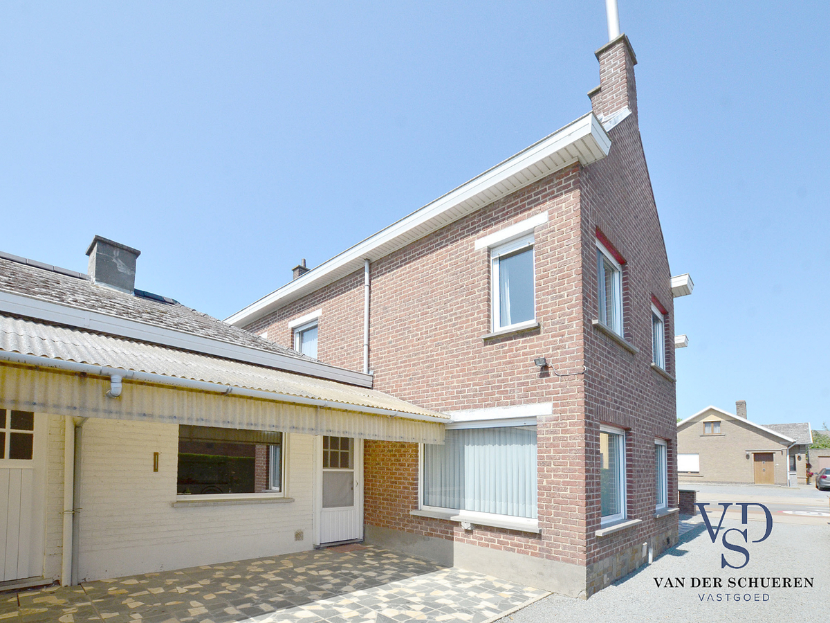 Degelijke woning met tuin en afz. garage. 