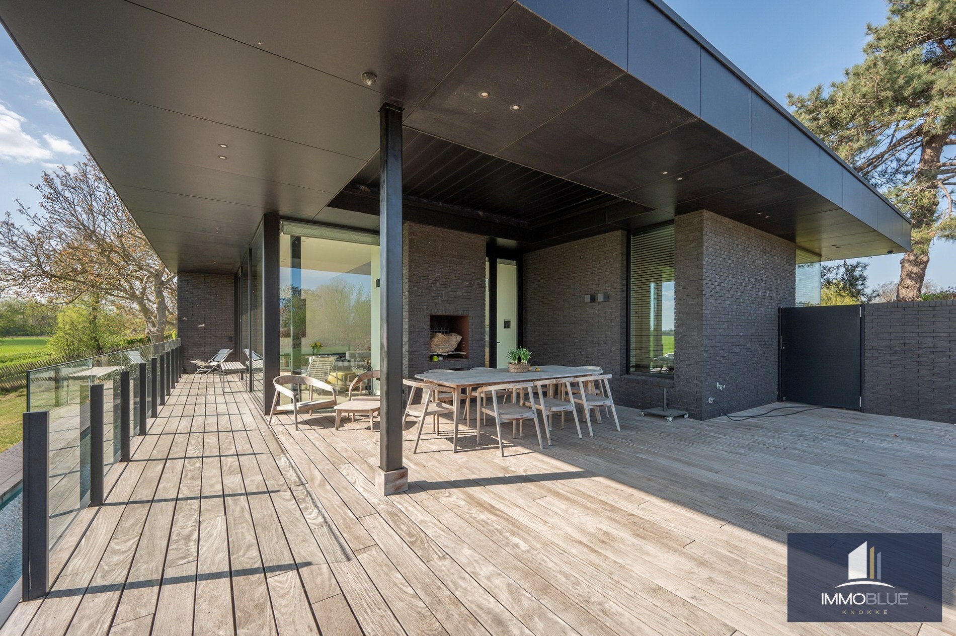 Uniek eigendom met adembenemende zichten gelegen op een perceel van ongeveer 3000 m². 