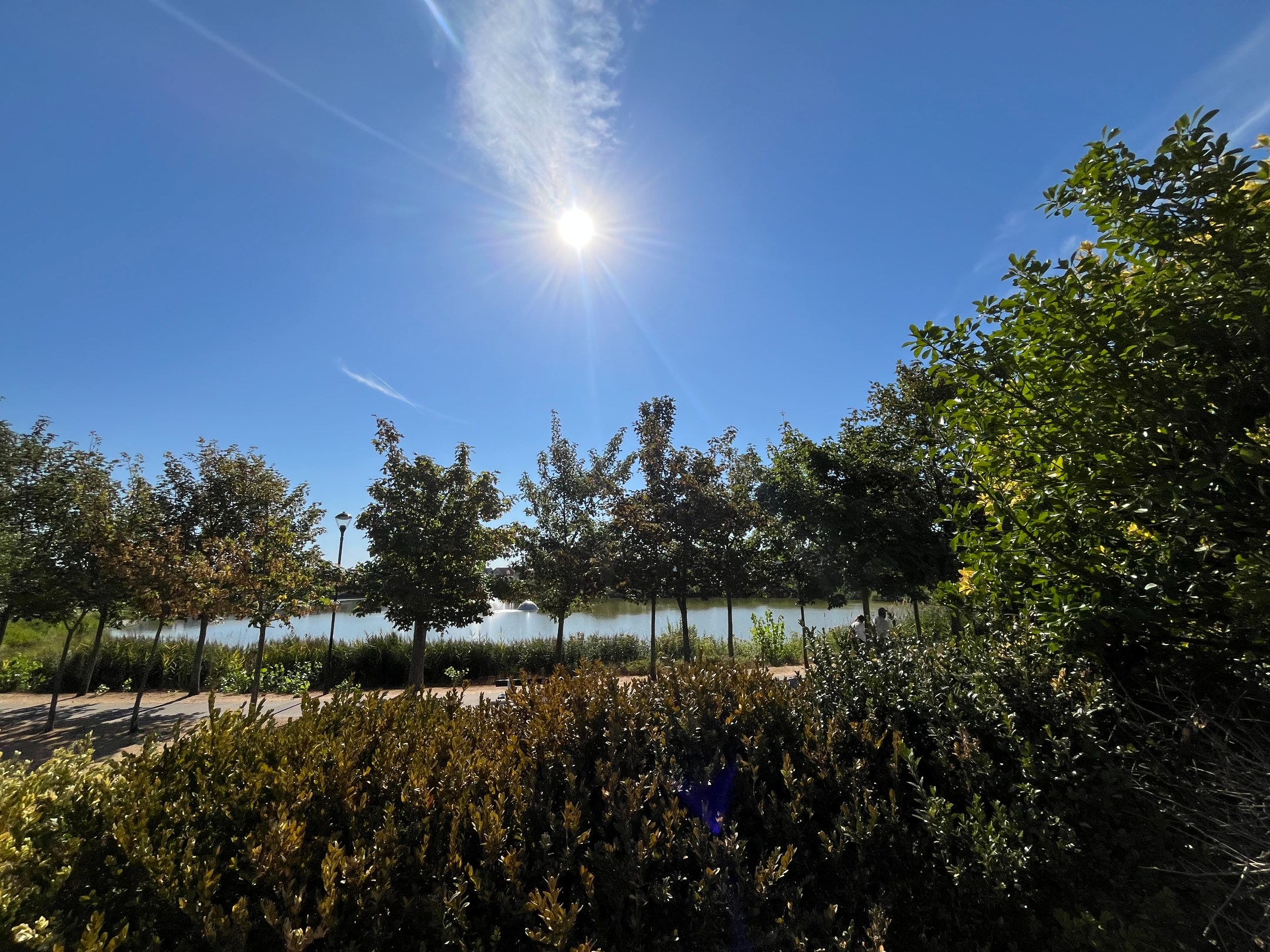 Unieke villa met frontaal zicht op het Zegemeer – uitzonderlijke renovatiemogelijkheid in het hart van Knokke - Meer info op kantoor. 