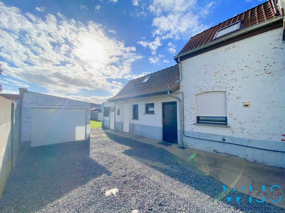 Op te frissen woonhuis op een mooi perceel te Ertvelde ! 