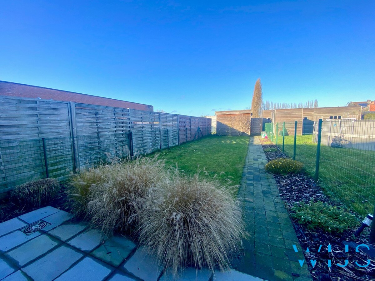 Instapklaar woonhuis met tuin te centrum WAARSCHOOT ! 