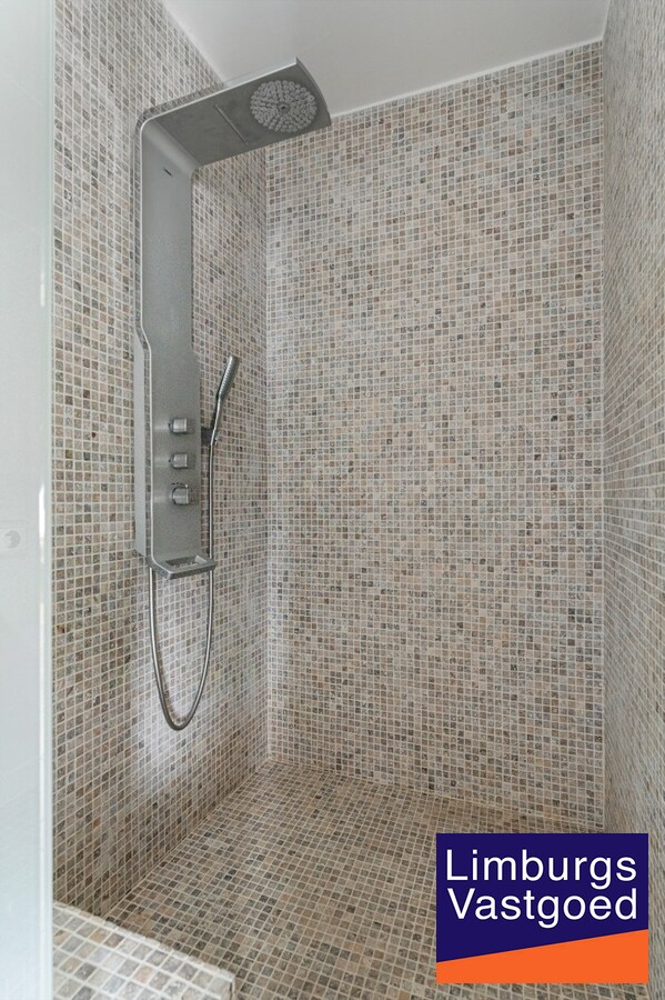 Handelshuis op commerciële topligging aan de Grote Markt 