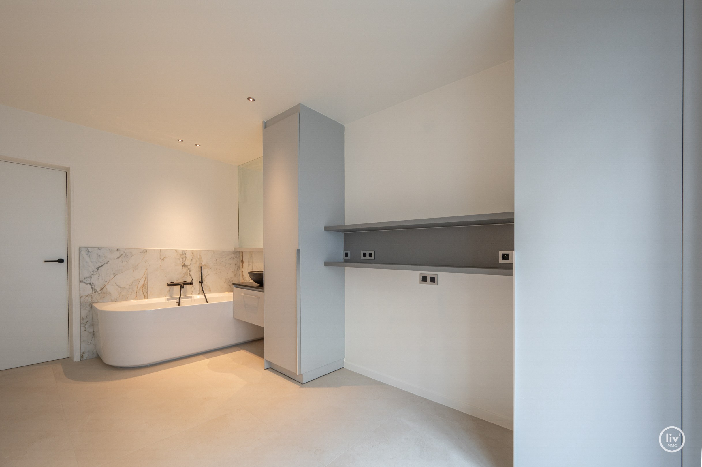 Gerenoveerd gelijkvloersappartement met koer in het Centrum van Knokke 