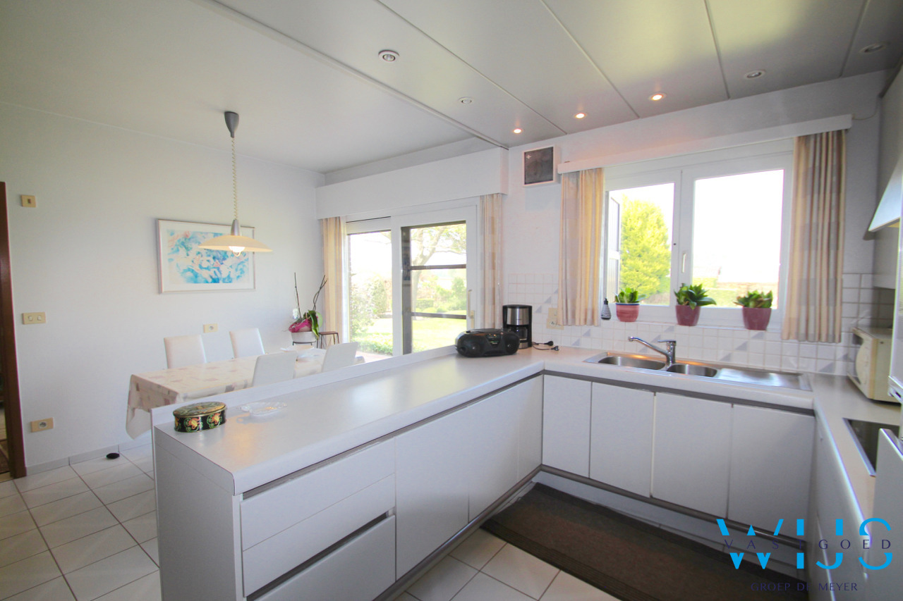 Prachtige instapklare en ruime woning op 1547m²  te OOSTEEKLO 