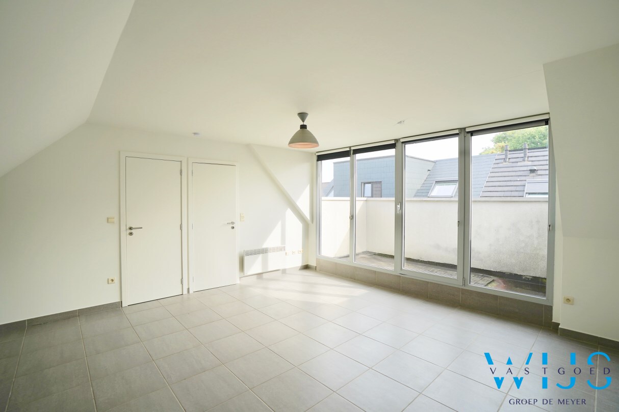 Uniek lichtrijk tweeslaapkamerappartement in hartje ERTVELDE! 