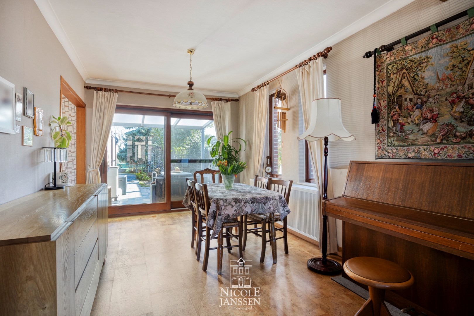 Schuifraam naar het overdekt terras