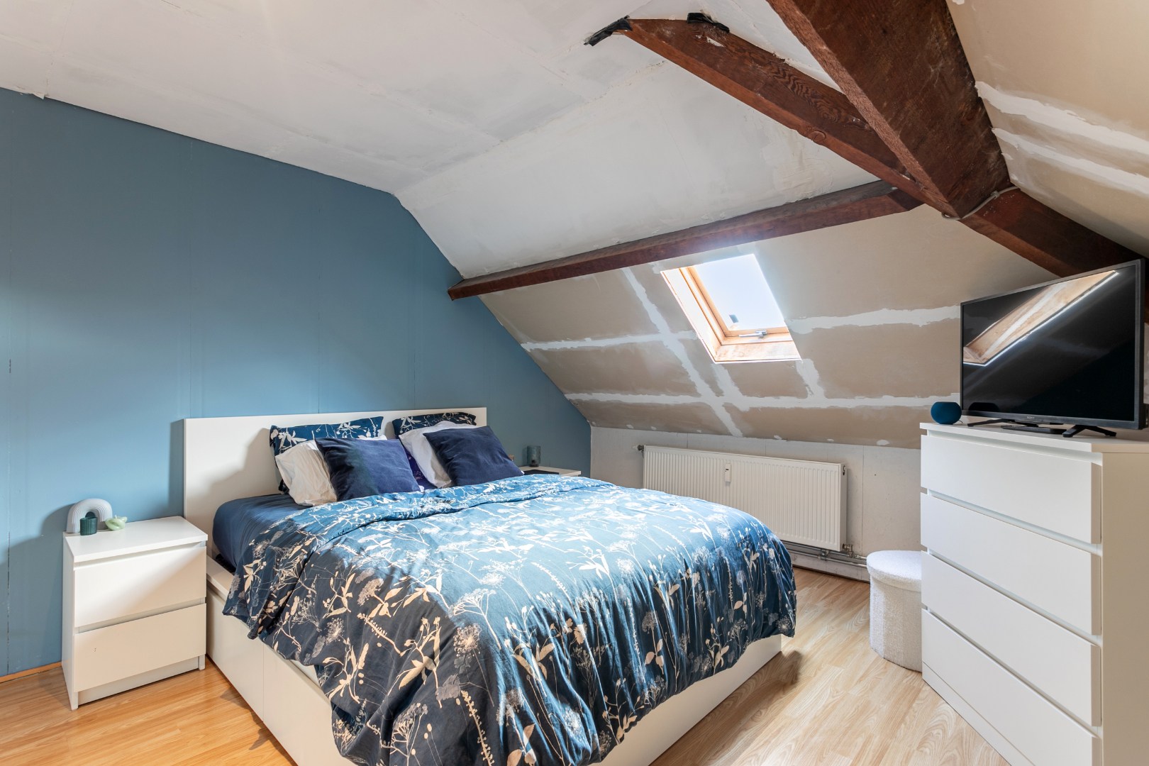 App 200m² met 3 slpks, terras en autostaanplaats te Halle 