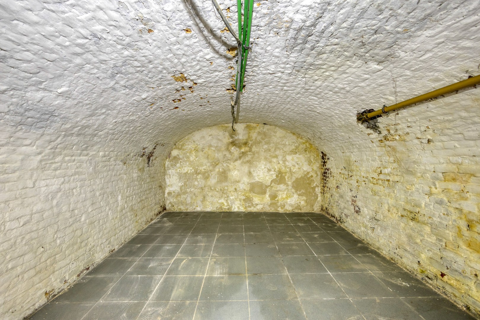 TE RENOVEREN WONING met 2 woonéénheden en tuin – 1640 SINT-GENESIUS-RODE 