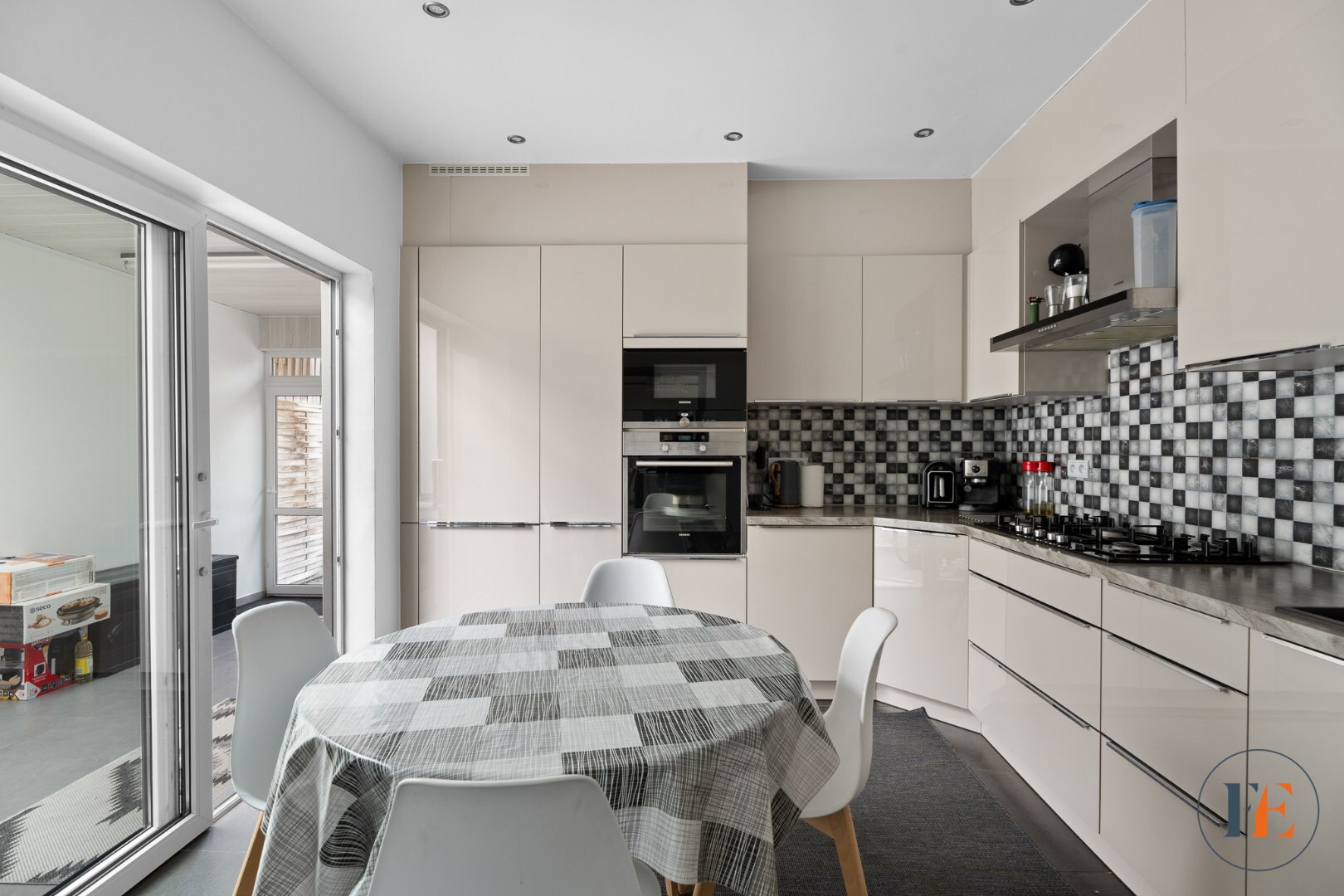 Instapklare eengezinswoning  in de Bloemekenswijk met BEZOEKMOMENT op 17/1 