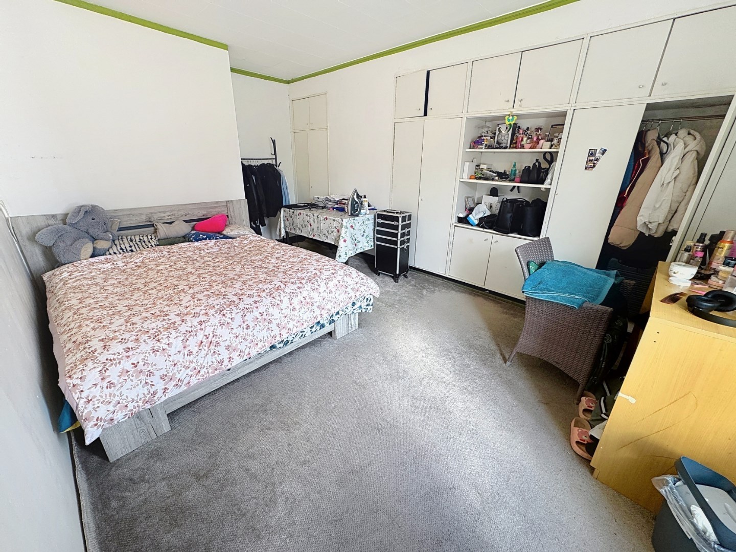 Ruime rijwoning met 4 slaapkamers in het historische Brugge 