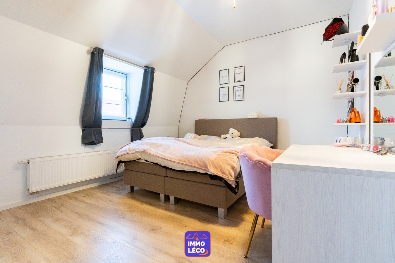 Maison entièrement rénovée avec beaux volumes, terrasse et jardin. 