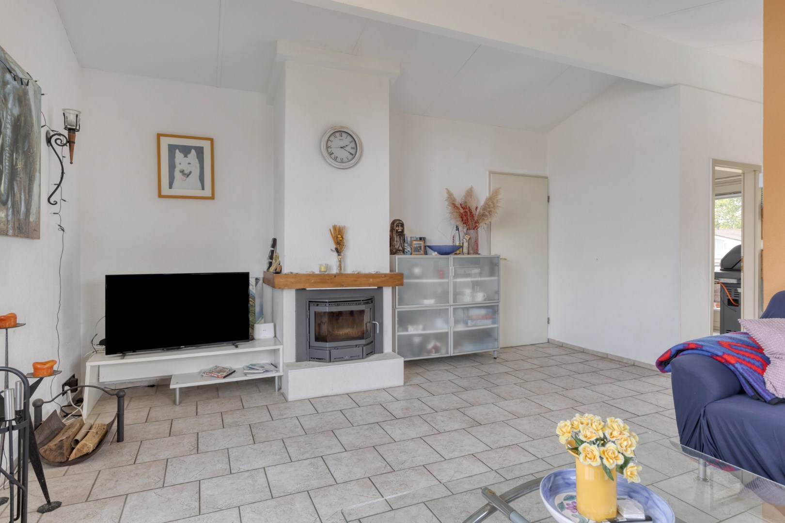 Vrijstaande 8-persoons vakantiewoning, gelegen op een unieke plek met vrij uitzicht over de Oosterschelde, kijkend richting het schilderachtige Zierikzee, wacht deze woning op een nieuwe eigenaar! 