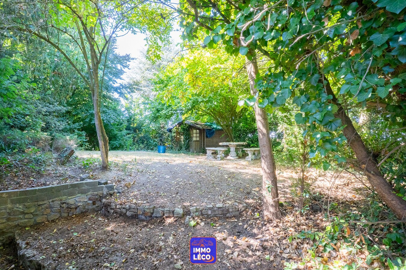 Villa "Plain-pied" érigée sur 1311m², double garage, carport, jardin, TOP SECTEUR !! 