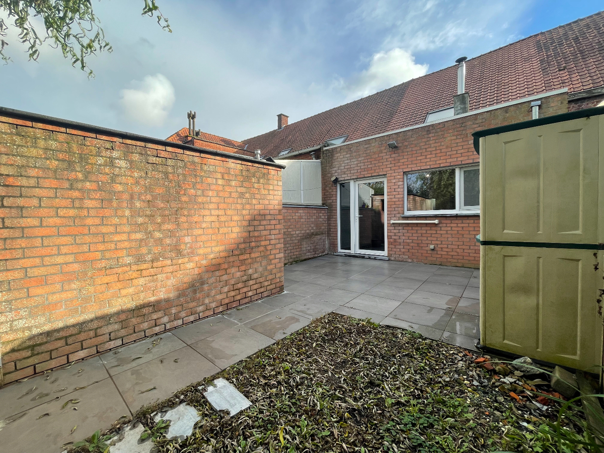 Rijwoning met 2 slaapkamers en tuin te Roeselare 