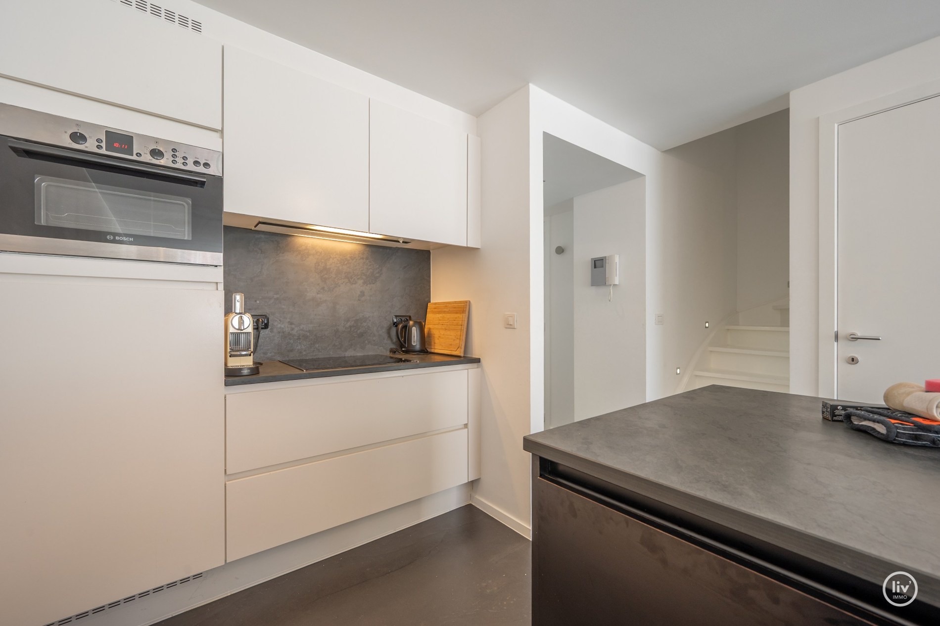 Gemeubeld - Lichtrijk duplex appartement met 2 slaapkamers – Centraal gelegen aan de Zoutelaan in Knokke 