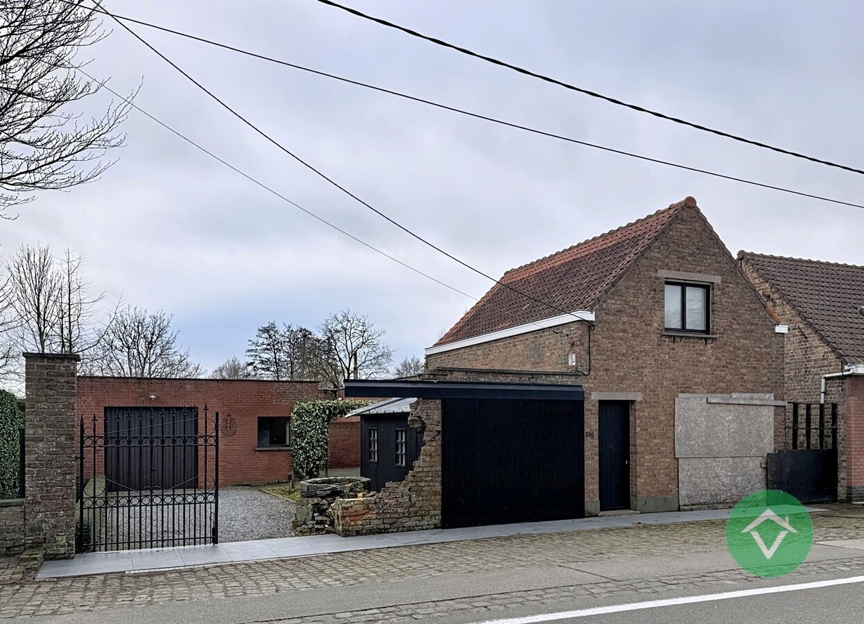 Alleenstaande woning met vele mogelijkheden te Ichtegem 