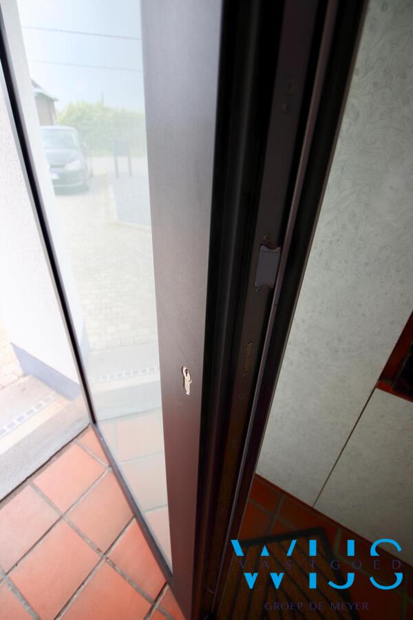 Leuke gezinswoning met 4 slaapkamers + tuin en garage te Zelzate! 