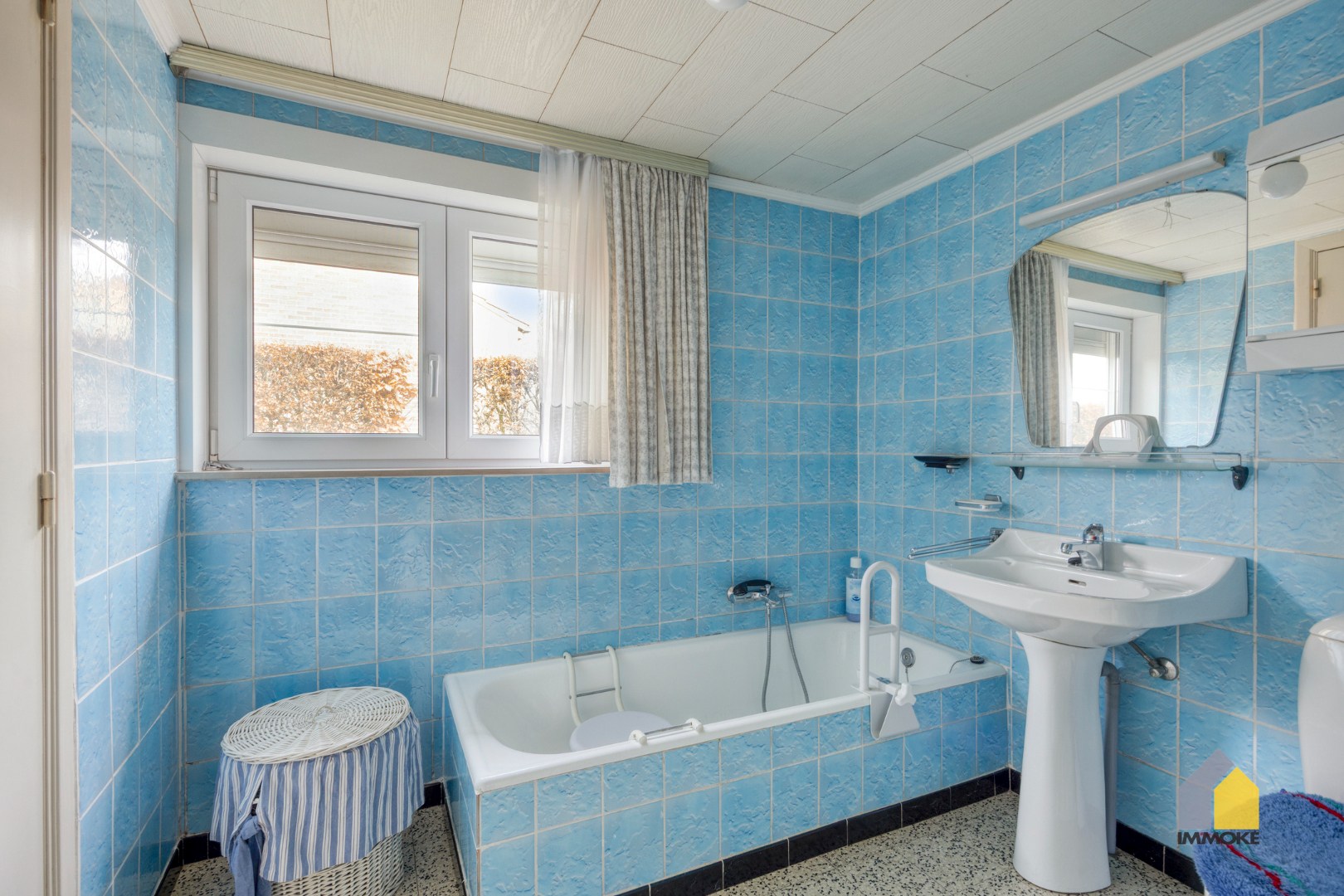 Op te frissen woning met 4 slpk op ruim perceel van 9 a 78 ca. 