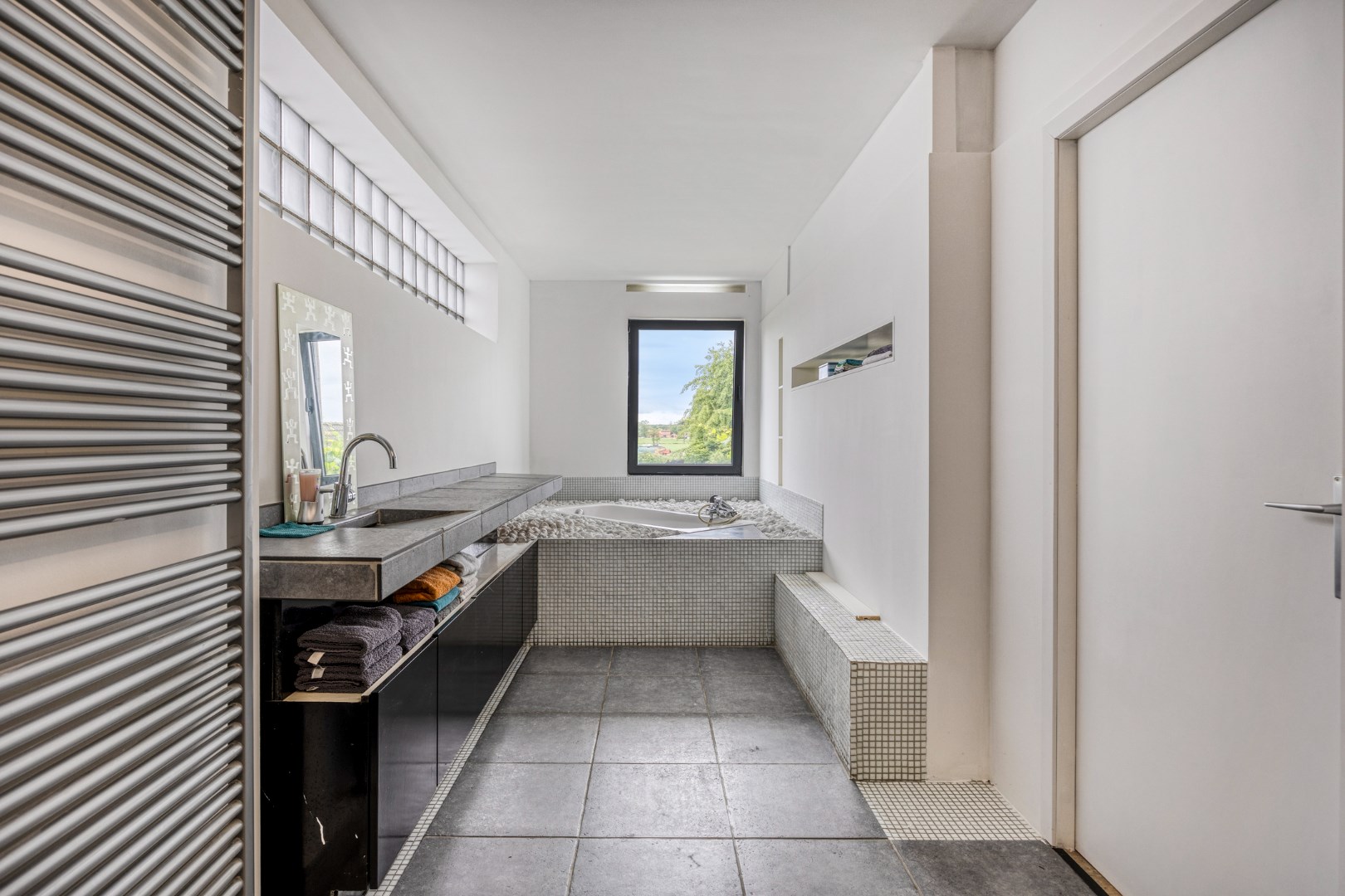 Villa met praktijkruimte op perceel van 1.817m² te Geel 