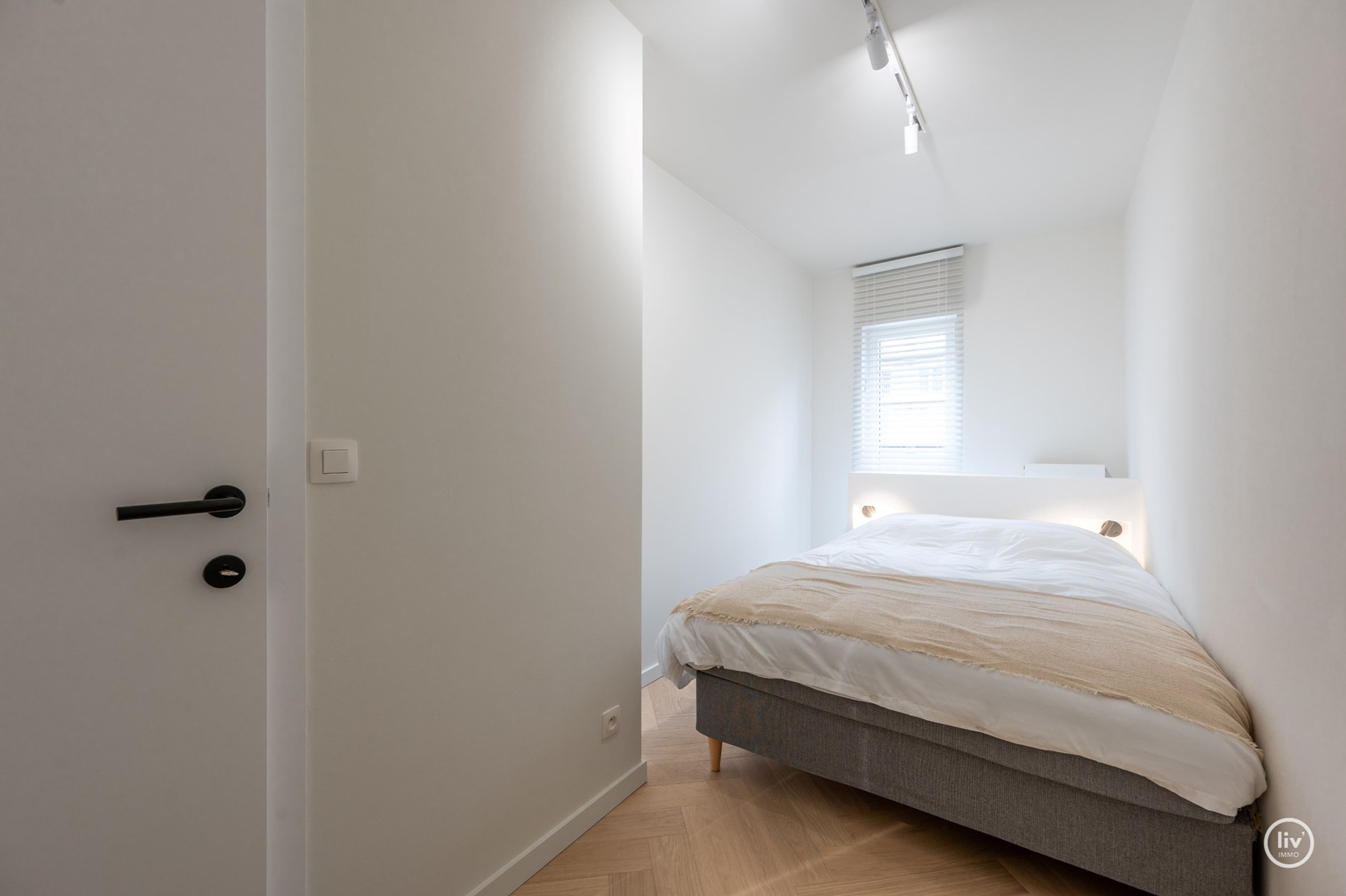 Schitterend gerenoveerd appartement, rustig gelegen, nabij de Lippenslaan en vlakbij de zee te Knokke. 