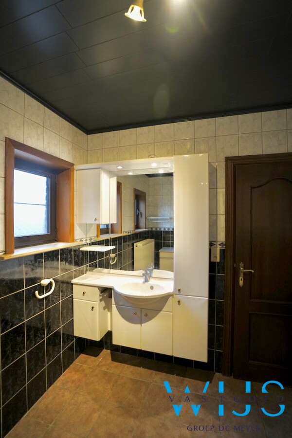 Super gezellig woonhuis met ruime garage te Boekhoute ! 