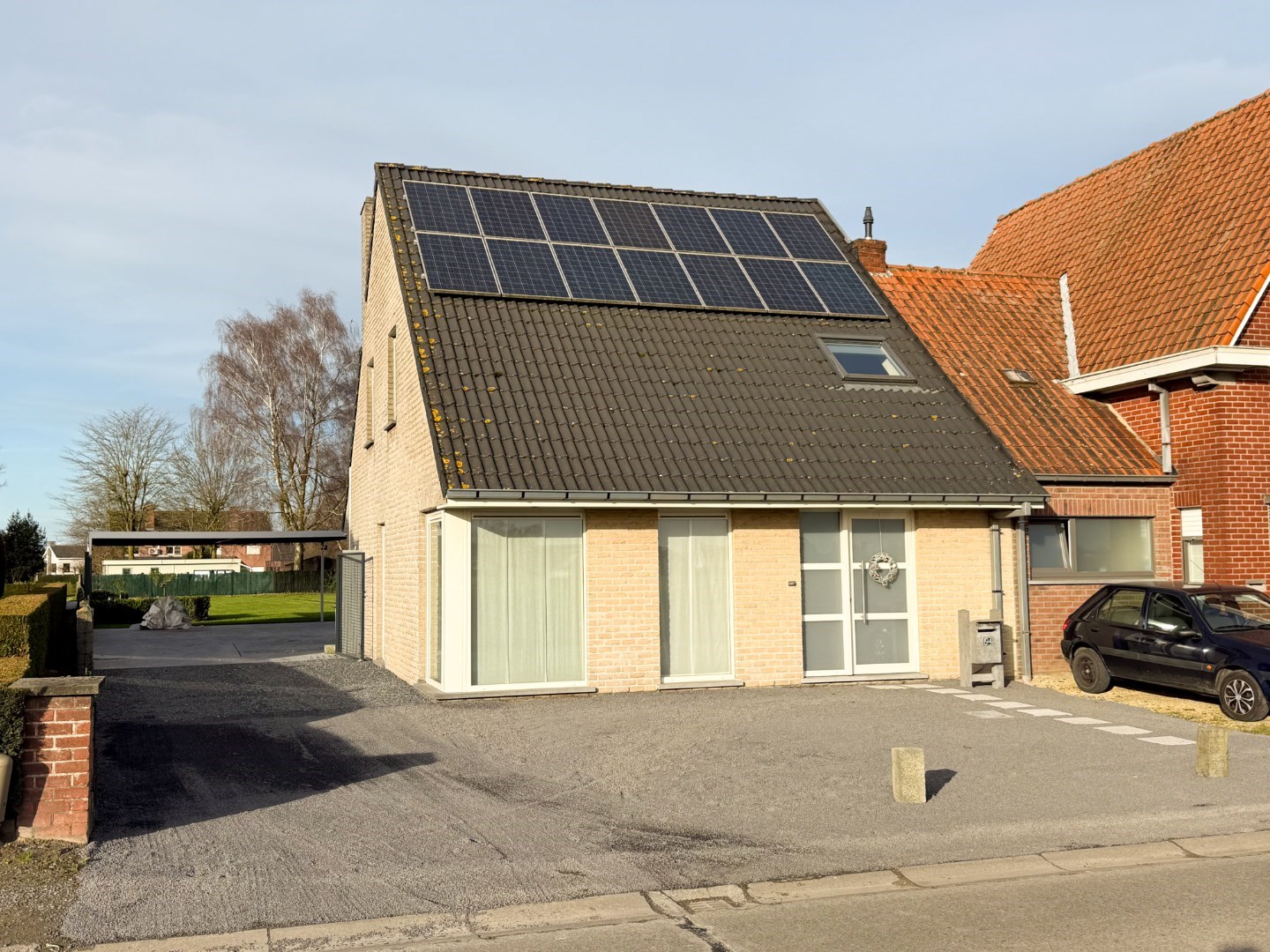 Schitterend gelegen moderne half open bebouwing 2009 met 3 slpkmrs, grote tuin en energiezuinig EPC123kWh/m². 