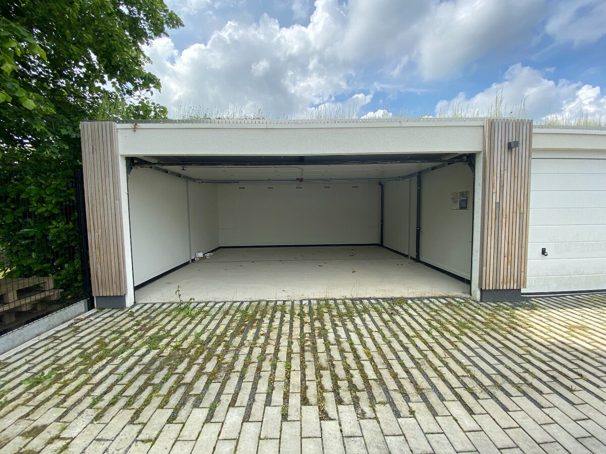 Avis aux investisseurs - Double garage (6m x 5,50m) à vendre ! 
