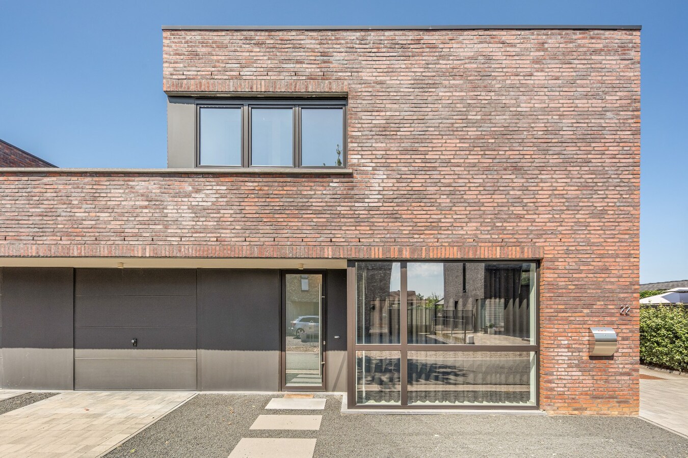 Hedendaagse halfopen bebouwing, energielabel A, gelegen in rustige woonomgeving. 