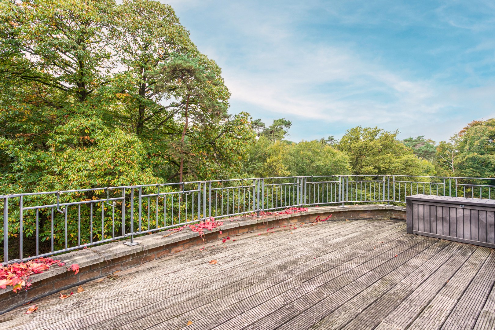 Uniek gelegen 1-slpk-appartement met ruim terras en garage in het Kluisbos 