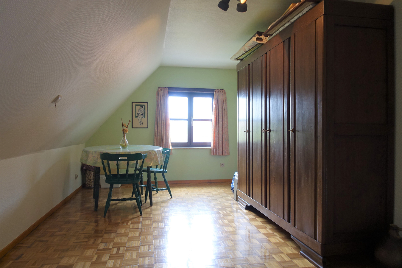 Uiterst rustig gelegen villa met kantoorruimte 