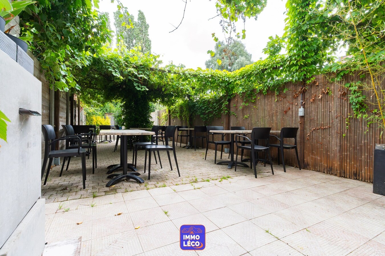 Parts de société avec immeuble commercial (terrasse et jardin),  "Food &amp; Co" en plein centre-ville ! 