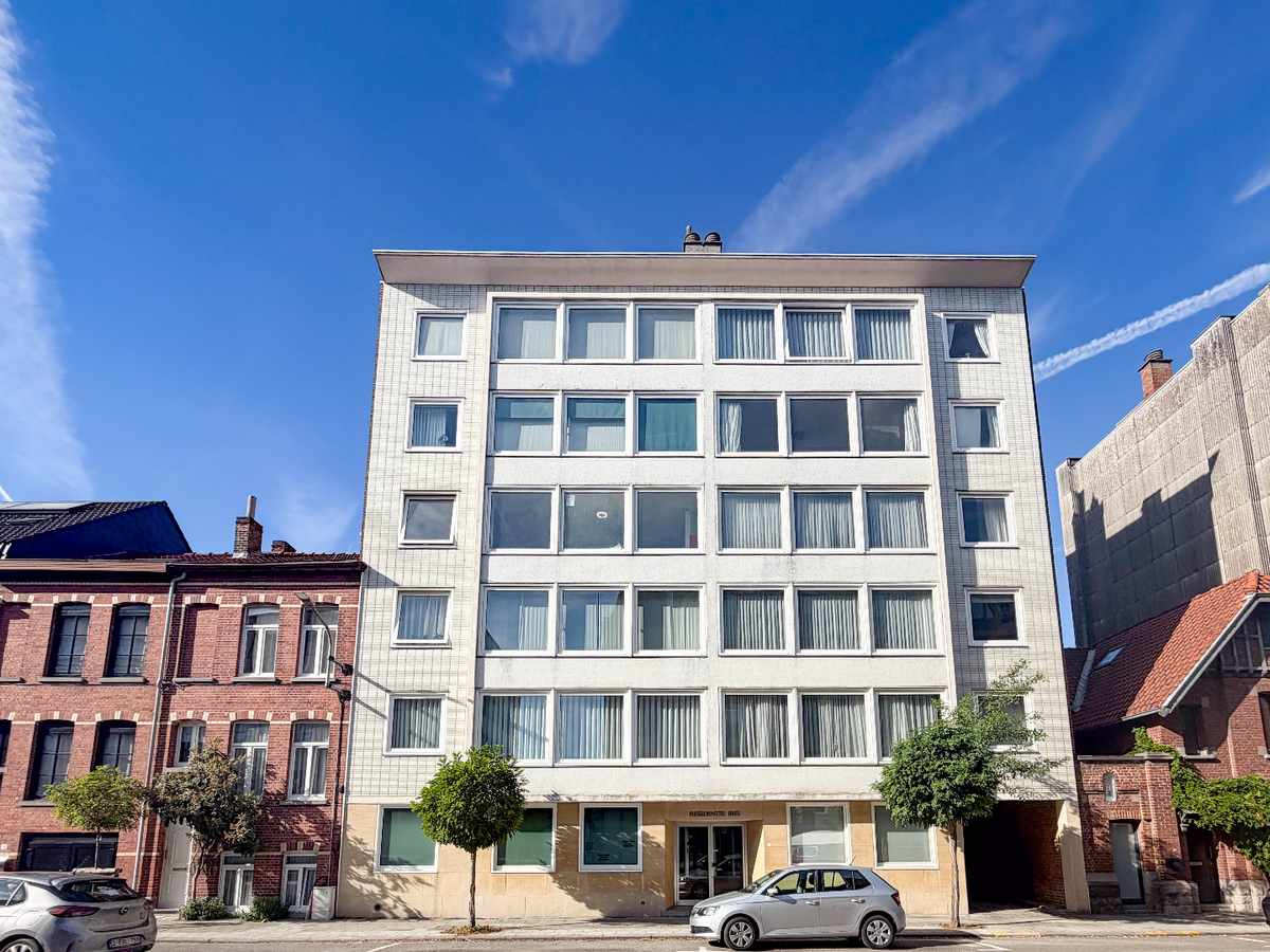 Stijlvol gerenoveerd 3-slaapkamerappartement van 128 m² met garage op topligging in Kortrijk *** NONO INSPIRED *** 